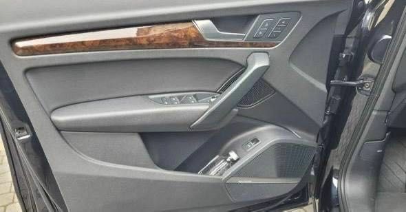 Черный Ауди Ку 5, объемом двигателя 2 л и пробегом 118 тыс. км за 15000 $, фото 11 на Automoto.ua