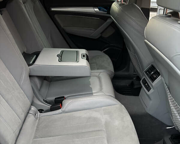 Черный Ауди Ку 5, объемом двигателя 1.97 л и пробегом 280 тыс. км за 27500 $, фото 28 на Automoto.ua