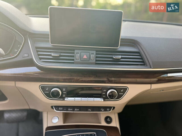 Черный Ауди Ку 5, объемом двигателя 1.98 л и пробегом 222 тыс. км за 23500 $, фото 24 на Automoto.ua