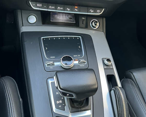 Черный Ауди Ку 5, объемом двигателя 1.97 л и пробегом 96 тыс. км за 39900 $, фото 20 на Automoto.ua