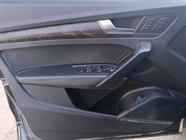 Чорний Ауді Ку 5, об'ємом двигуна 2 л та пробігом 85 тис. км за 25900 $, фото 10 на Automoto.ua