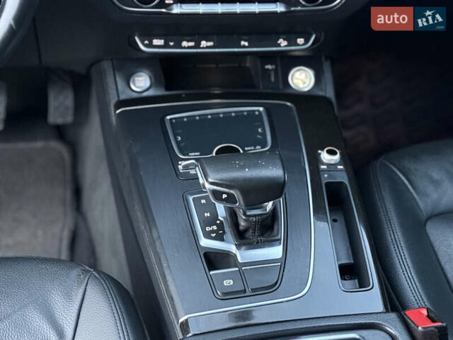 Черный Ауди Ку 5, объемом двигателя 1.98 л и пробегом 229 тыс. км за 17800 $, фото 19 на Automoto.ua