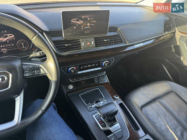 Чорний Ауді Ку 5, об'ємом двигуна 2 л та пробігом 151 тис. км за 23400 $, фото 27 на Automoto.ua