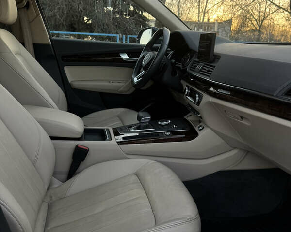 Чорний Ауді Ку 5, об'ємом двигуна 2 л та пробігом 88 тис. км за 22750 $, фото 63 на Automoto.ua