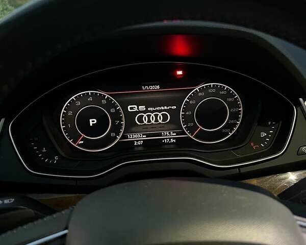 Черный Ауди Ку 5, объемом двигателя 1.98 л и пробегом 123 тыс. км за 25000 $, фото 11 на Automoto.ua