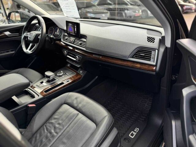 Чорний Ауді Ку 5, об'ємом двигуна 2 л та пробігом 71 тис. км за 29900 $, фото 13 на Automoto.ua