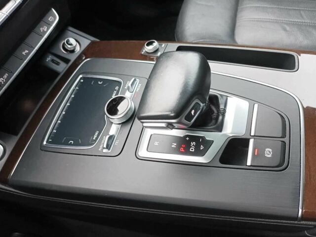 Черный Ауди Ку 5, объемом двигателя 2 л и пробегом 86 тыс. км за 16000 $, фото 18 на Automoto.ua