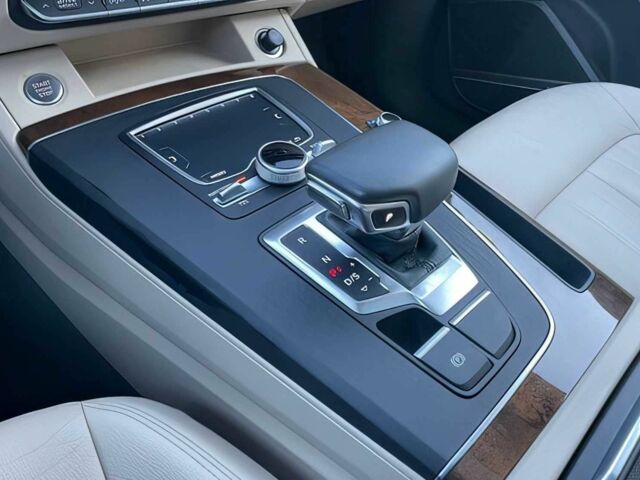 Черный Ауди Ку 5, объемом двигателя 2 л и пробегом 31 тыс. км за 14200 $, фото 7 на Automoto.ua