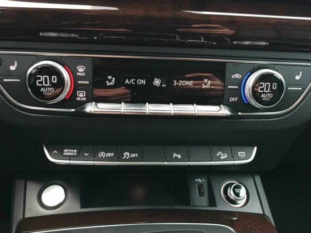 Черный Ауди Ку 5, объемом двигателя 2 л и пробегом 86 тыс. км за 16000 $, фото 17 на Automoto.ua