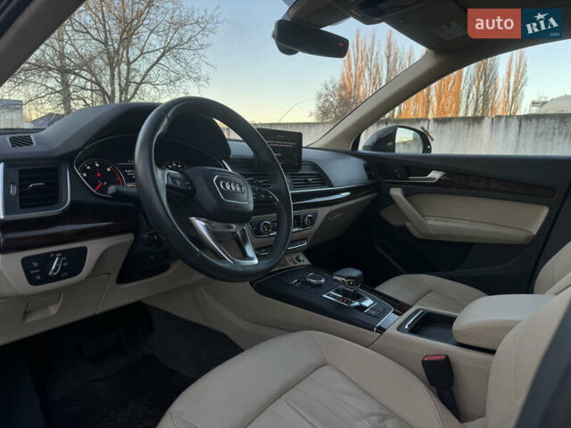 Чорний Ауді Ку 5, об'ємом двигуна 2 л та пробігом 88 тис. км за 22750 $, фото 62 на Automoto.ua