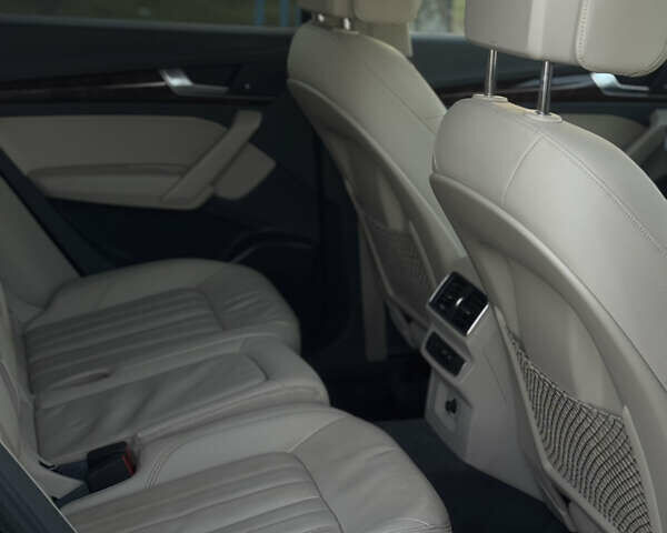 Чорний Ауді Ку 5, об'ємом двигуна 2 л та пробігом 88 тис. км за 22750 $, фото 54 на Automoto.ua