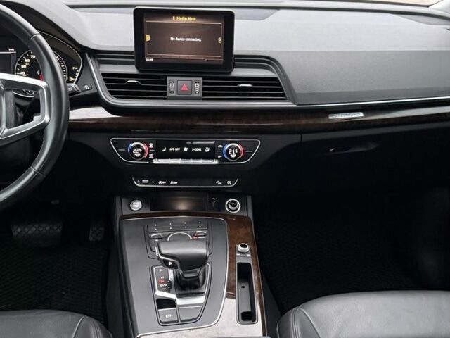 Черный Ауди Ку 5, объемом двигателя 2 л и пробегом 134 тыс. км за 570 $, фото 7 на Automoto.ua