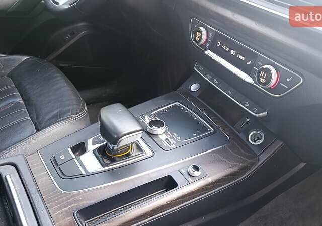 Черный Ауди Ку 5, объемом двигателя 2 л и пробегом 135 тыс. км за 27700 $, фото 52 на Automoto.ua