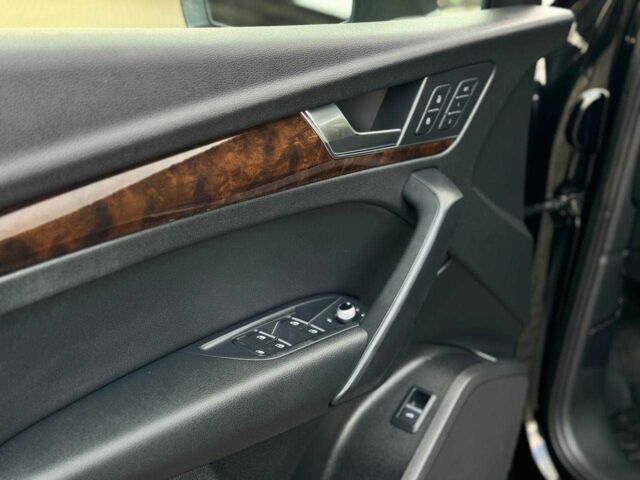 Чорний Ауді Ку 5, об'ємом двигуна 2 л та пробігом 71 тис. км за 29900 $, фото 12 на Automoto.ua