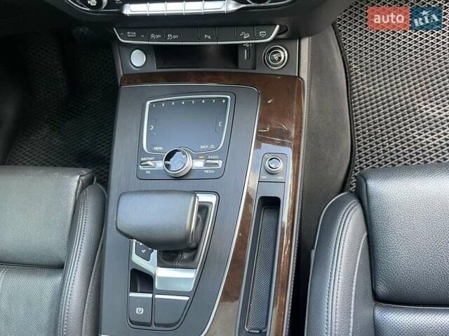 Черный Ауди Ку 5, объемом двигателя 2 л и пробегом 70 тыс. км за 32000 $, фото 27 на Automoto.ua