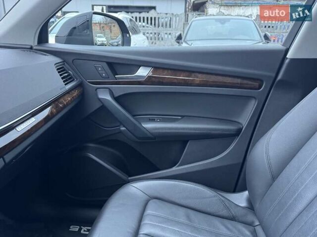 Черный Ауди Ку 5, объемом двигателя 1.98 л и пробегом 86 тыс. км за 28900 $, фото 12 на Automoto.ua