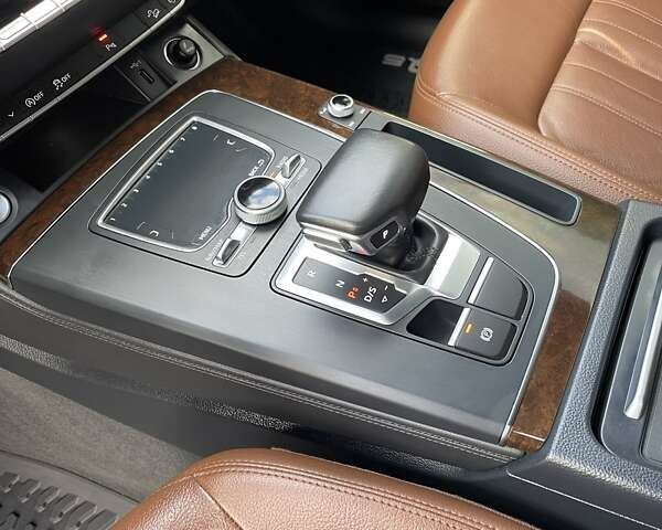 Черный Ауди Ку 5, объемом двигателя 2 л и пробегом 103 тыс. км за 26500 $, фото 30 на Automoto.ua