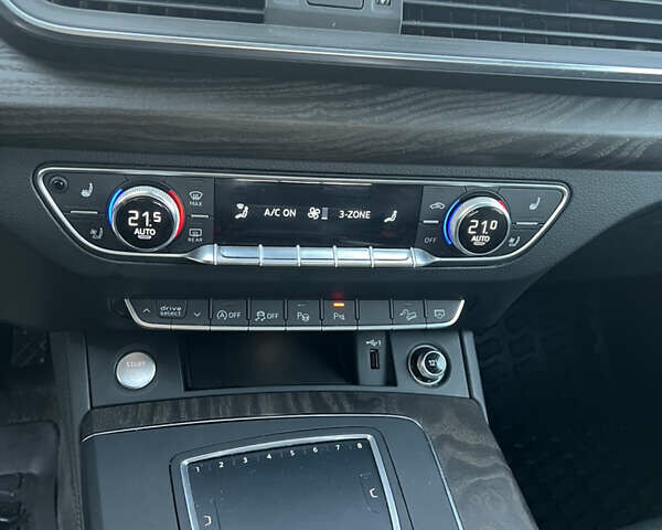 Черный Ауди Ку 5, объемом двигателя 2 л и пробегом 167 тыс. км за 24800 $, фото 12 на Automoto.ua