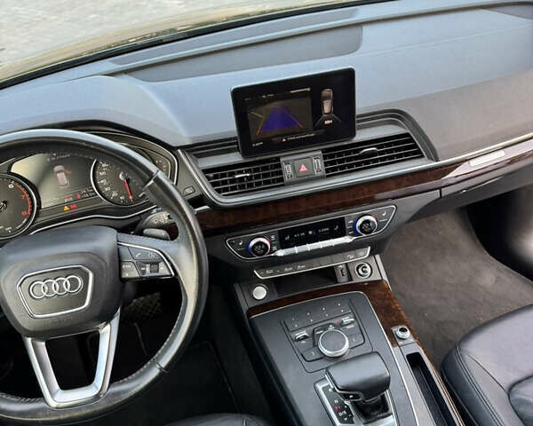 Черный Ауди Ку 5, объемом двигателя 0 л и пробегом 180 тыс. км за 20300 $, фото 31 на Automoto.ua