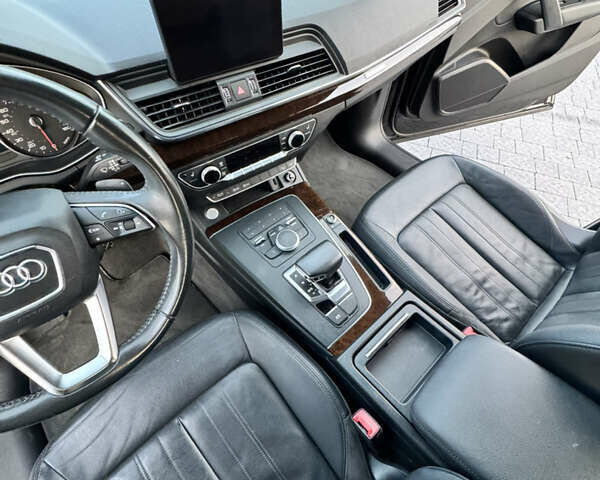 Черный Ауди Ку 5, объемом двигателя 0 л и пробегом 180 тыс. км за 20300 $, фото 46 на Automoto.ua