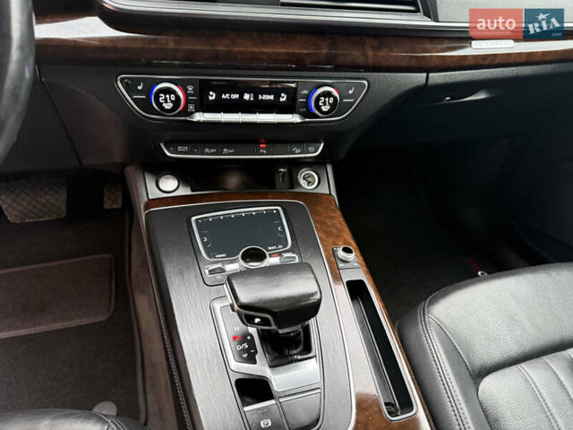 Черный Ауди Ку 5, объемом двигателя 2 л и пробегом 143 тыс. км за 25300 $, фото 86 на Automoto.ua