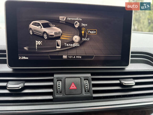 Черный Ауди Ку 5, объемом двигателя 2 л и пробегом 143 тыс. км за 25300 $, фото 88 на Automoto.ua