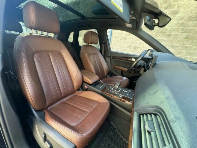 Чорний Ауді Ку 5, об'ємом двигуна 2 л та пробігом 38 тис. км за 15000 $, фото 7 на Automoto.ua