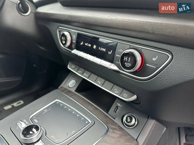 Черный Ауди Ку 5, объемом двигателя 1.98 л и пробегом 96 тыс. км за 33900 $, фото 24 на Automoto.ua