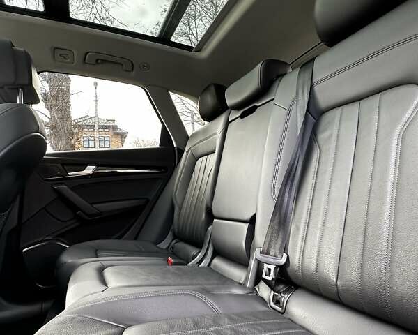 Чорний Ауді Ку 5, об'ємом двигуна 2 л та пробігом 44 тис. км за 27500 $, фото 11 на Automoto.ua