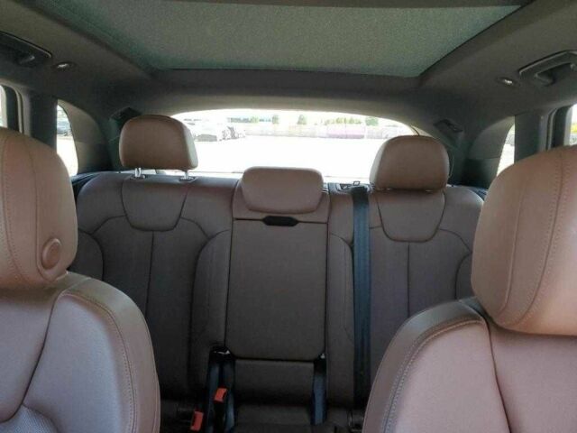 Чорний Ауді Ку 5, об'ємом двигуна 2 л та пробігом 56 тис. км за 11000 $, фото 7 на Automoto.ua