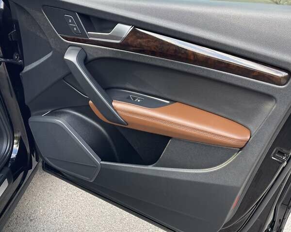 Черный Ауди Ку 5, объемом двигателя 2 л и пробегом 103 тыс. км за 26500 $, фото 46 на Automoto.ua