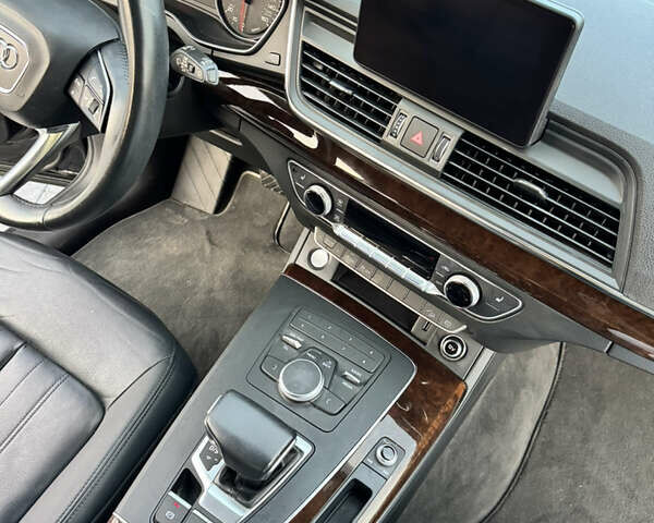 Черный Ауди Ку 5, объемом двигателя 0 л и пробегом 180 тыс. км за 20300 $, фото 35 на Automoto.ua