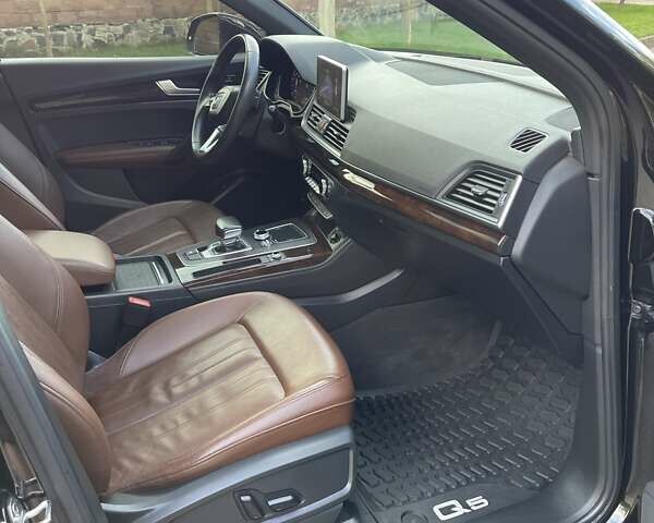 Черный Ауди Ку 5, объемом двигателя 2 л и пробегом 99 тыс. км за 26850 $, фото 74 на Automoto.ua