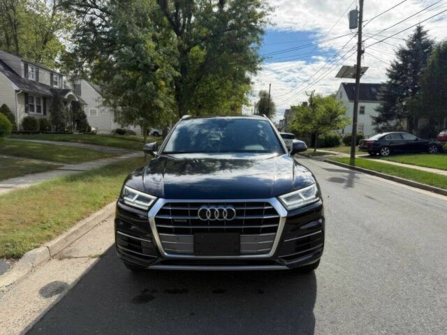 Чорний Ауді Ку 5, об'ємом двигуна 2 л та пробігом 43 тис. км за 18000 $, фото 1 на Automoto.ua