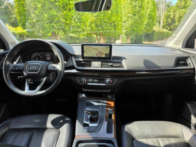 Чорний Ауді Ку 5, об'ємом двигуна 2 л та пробігом 50 тис. км за 16100 $, фото 7 на Automoto.ua