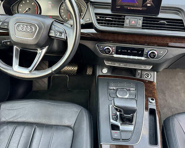 Черный Ауди Ку 5, объемом двигателя 0 л и пробегом 180 тыс. км за 20300 $, фото 33 на Automoto.ua