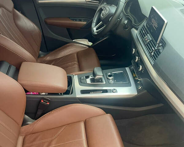 Черный Ауди Ку 5, объемом двигателя 1.97 л и пробегом 170 тыс. км за 32000 $, фото 5 на Automoto.ua