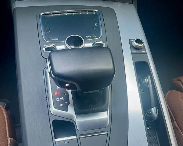 Черный Ауди Ку 5, объемом двигателя 1.97 л и пробегом 170 тыс. км за 32000 $, фото 23 на Automoto.ua