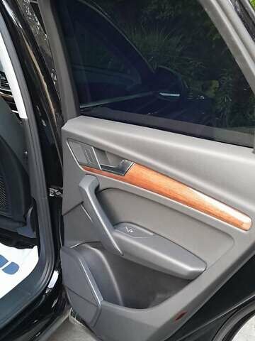 Чорний Ауді Ку 5, об'ємом двигуна 2 л та пробігом 76 тис. км за 28099 $, фото 43 на Automoto.ua