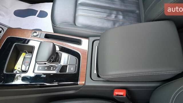 Чорний Ауді Ку 5, об'ємом двигуна 2 л та пробігом 76 тис. км за 28099 $, фото 45 на Automoto.ua