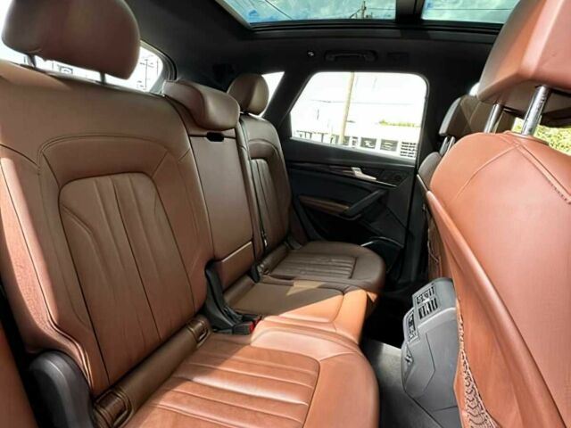 Черный Ауди Ку 5, объемом двигателя 2 л и пробегом 45 тыс. км за 14000 $, фото 13 на Automoto.ua