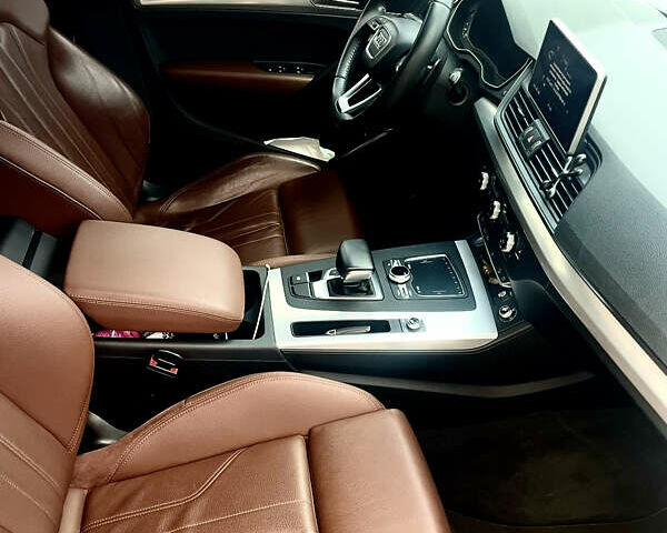 Черный Ауди Ку 5, объемом двигателя 1.97 л и пробегом 170 тыс. км за 34000 $, фото 8 на Automoto.ua