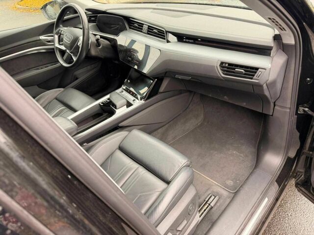 Чорний Ауді Ку 5, об'ємом двигуна 0 л та пробігом 93 тис. км за 32000 $, фото 11 на Automoto.ua