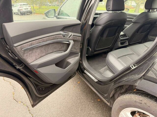 Чорний Ауді Ку 5, об'ємом двигуна 0 л та пробігом 93 тис. км за 32000 $, фото 5 на Automoto.ua