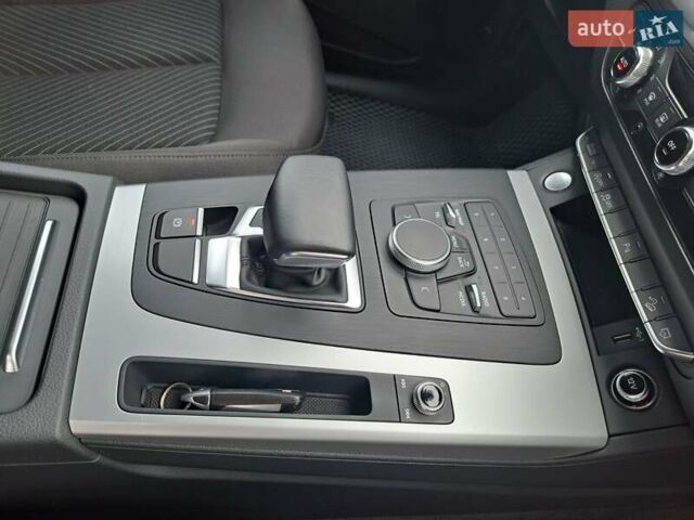 Чорний Ауді Ку 5, об'ємом двигуна 3 л та пробігом 181 тис. км за 33999 $, фото 16 на Automoto.ua