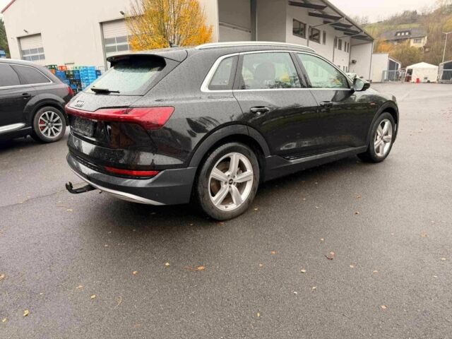 Чорний Ауді Ку 5, об'ємом двигуна 0 л та пробігом 93 тис. км за 32000 $, фото 3 на Automoto.ua