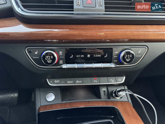 Чорний Ауді Ку 5, об'ємом двигуна 1.98 л та пробігом 42 тис. км за 28999 $, фото 25 на Automoto.ua