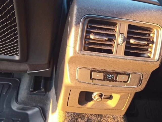 Черный Ауди Ку 5, объемом двигателя 0 л и пробегом 75 тыс. км за 15800 $, фото 6 на Automoto.ua