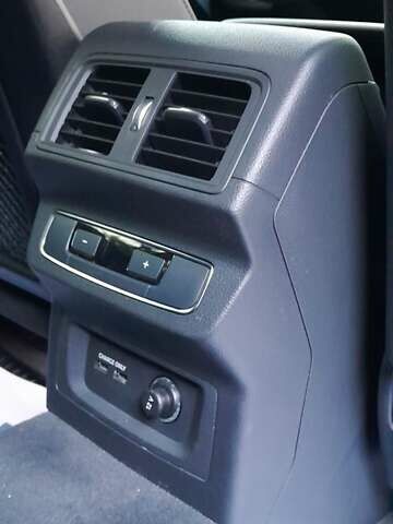 Чорний Ауді Ку 5, об'ємом двигуна 2 л та пробігом 76 тис. км за 28099 $, фото 41 на Automoto.ua