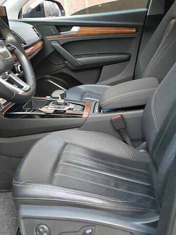 Чорний Ауді Ку 5, об'ємом двигуна 2 л та пробігом 76 тис. км за 28099 $, фото 19 на Automoto.ua